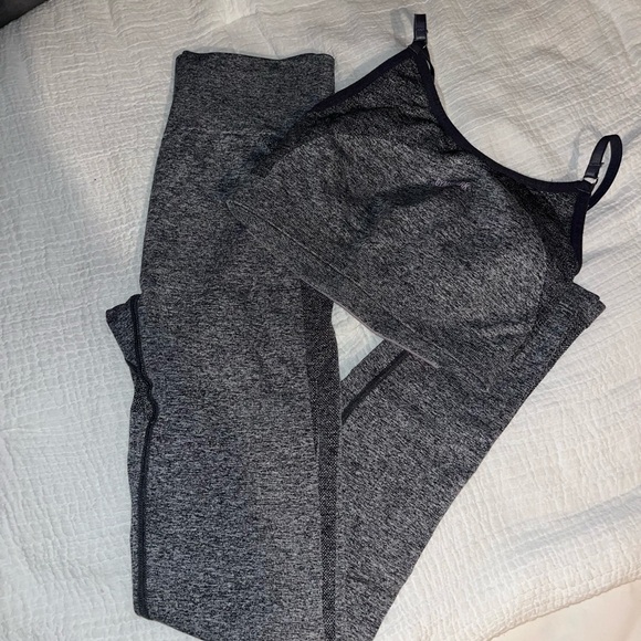 Gymshark Gray Sports Bra and Leggings Set - Picture 3 of 8